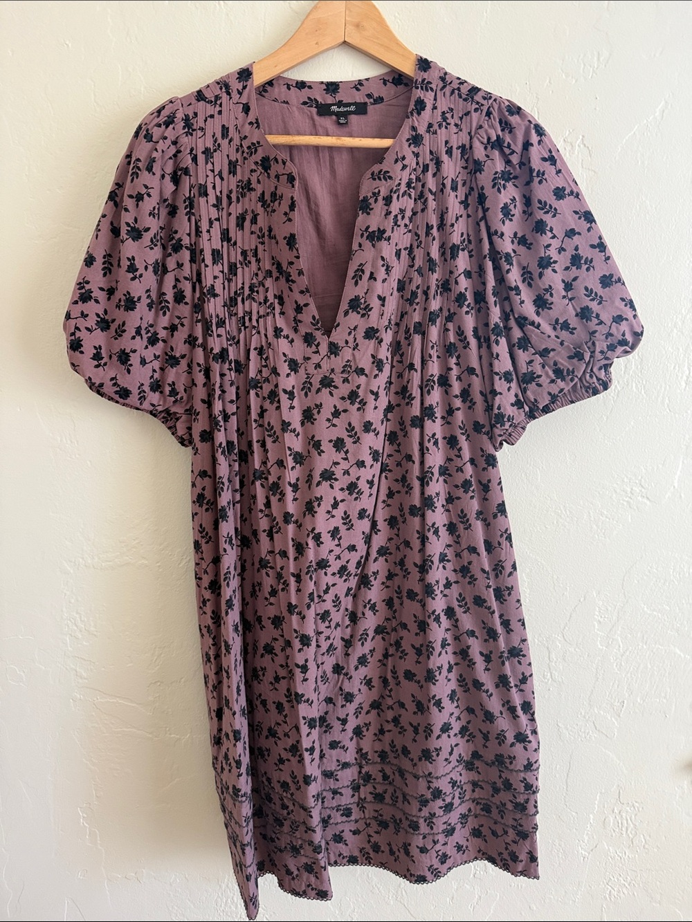 Madewell Dusty Mauve Floral Pintuck V-Neck Dress with Puff Sleeves